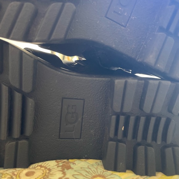 UGG Boots - Picture 5 of 9